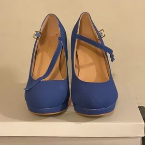 Blue heels gently worn Size 8.5 Women